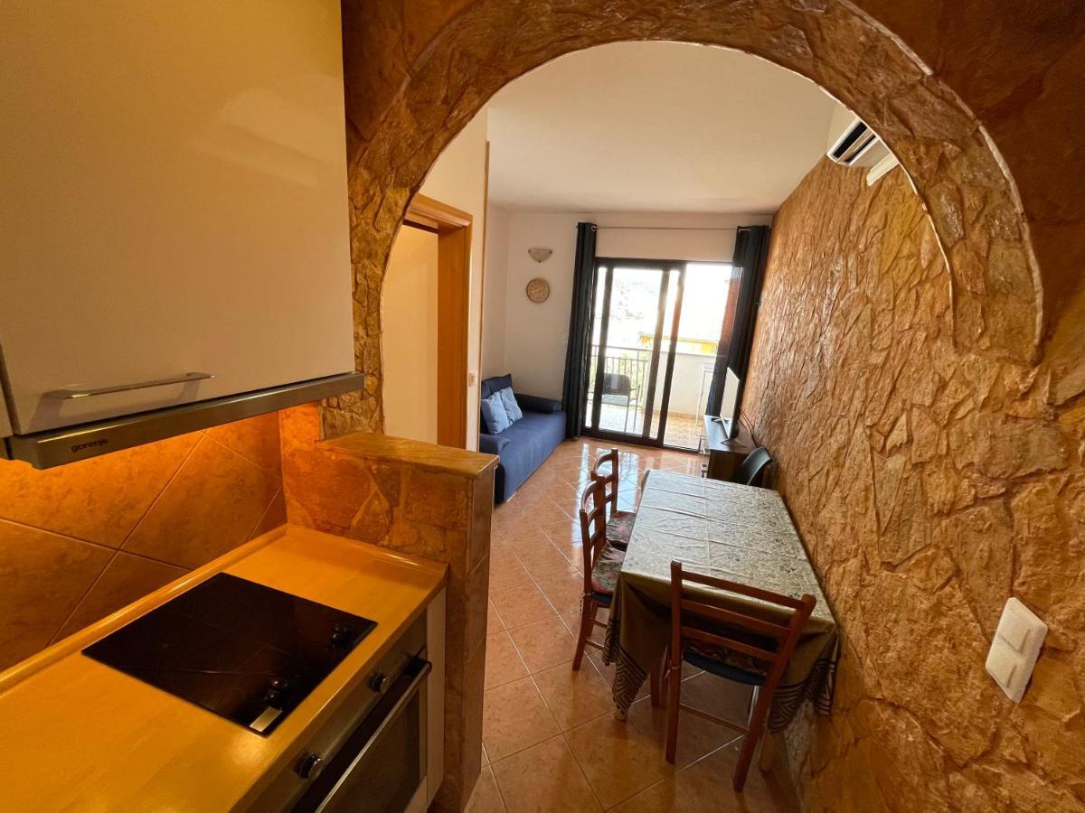 Holiday House Jakasa Трогір Екстер'єр фото