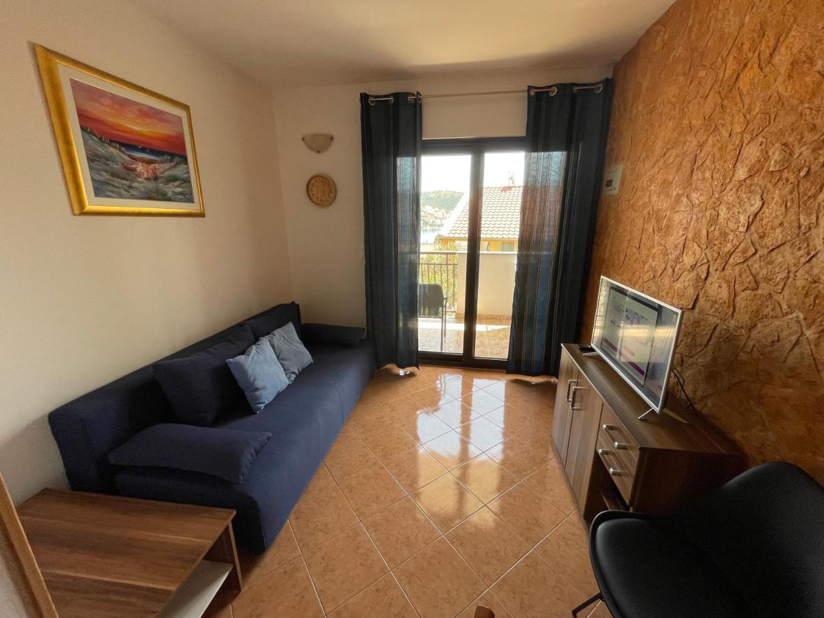 Holiday House Jakasa Трогір Екстер'єр фото
