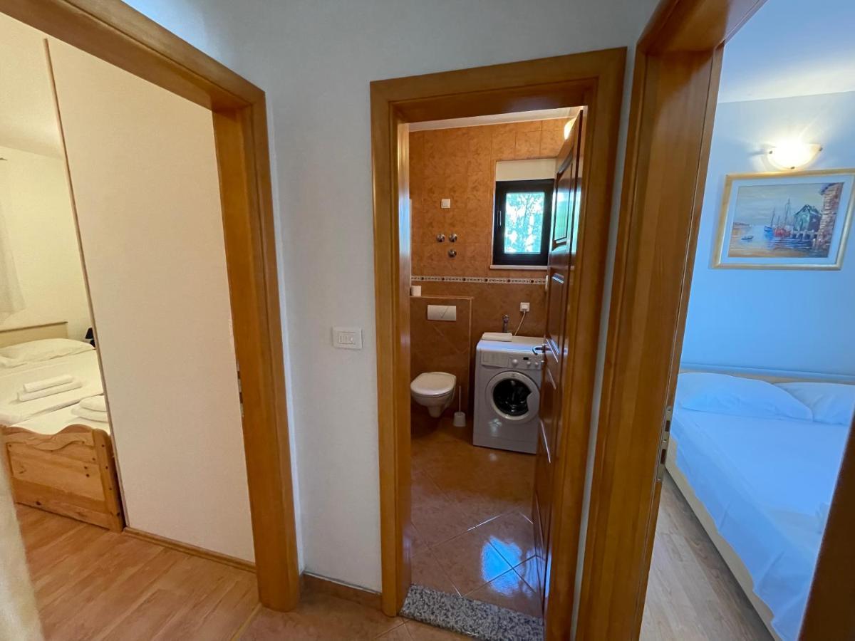 Holiday House Jakasa Трогір Екстер'єр фото