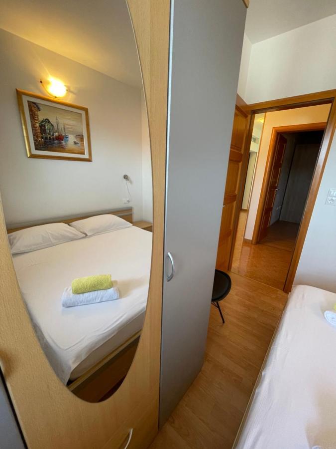 Holiday House Jakasa Трогір Екстер'єр фото