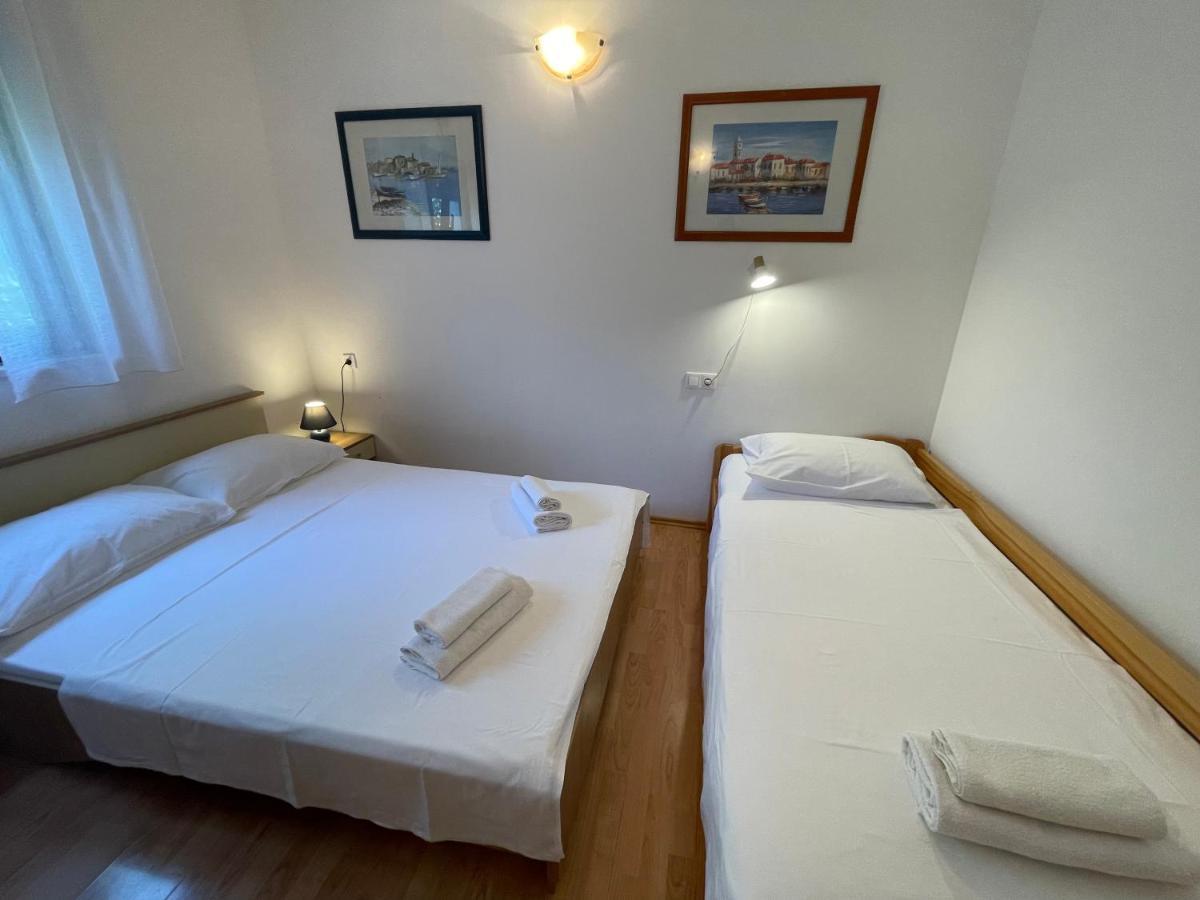 Holiday House Jakasa Трогір Екстер'єр фото