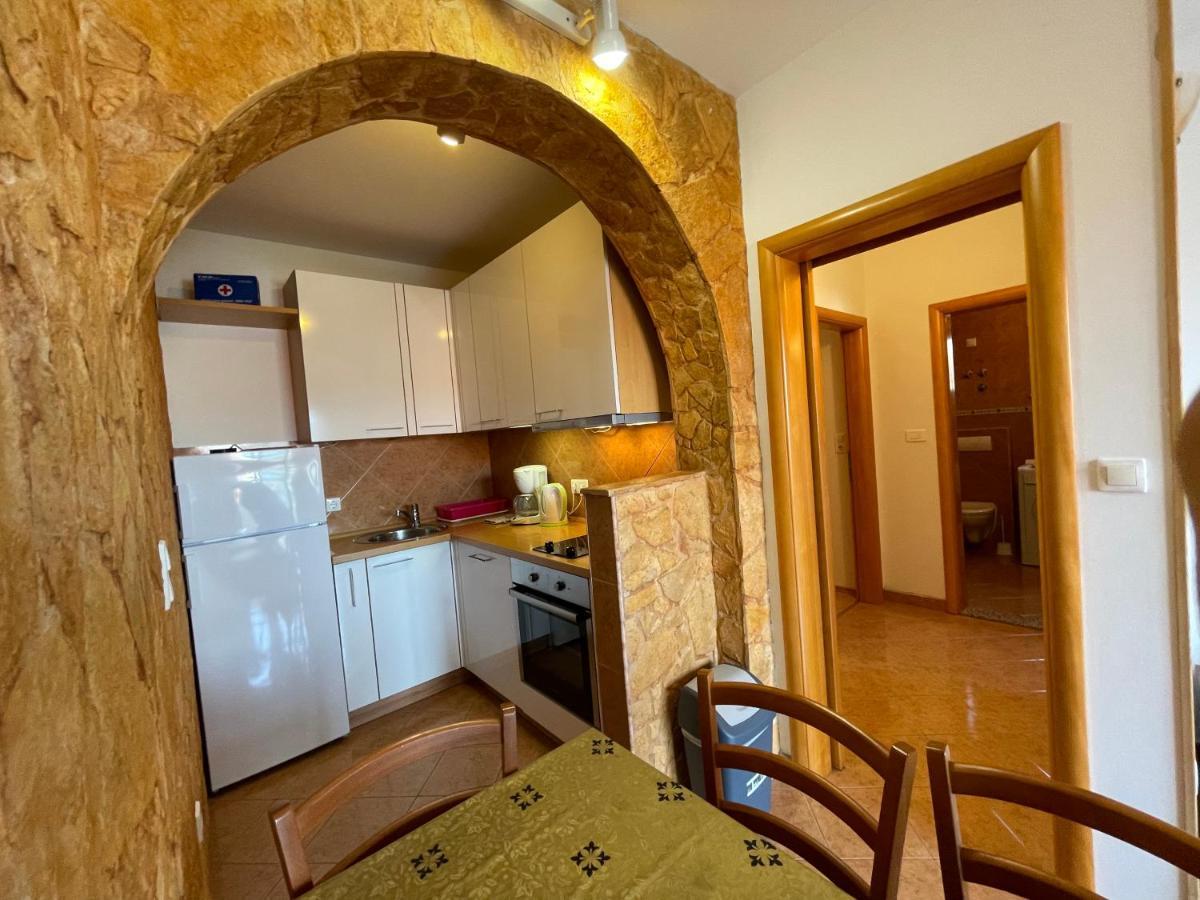 Holiday House Jakasa Трогір Екстер'єр фото