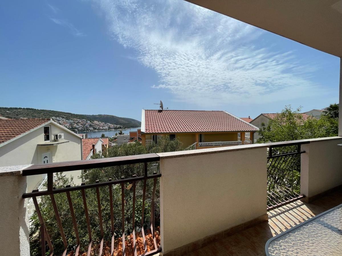 Holiday House Jakasa Трогір Екстер'єр фото