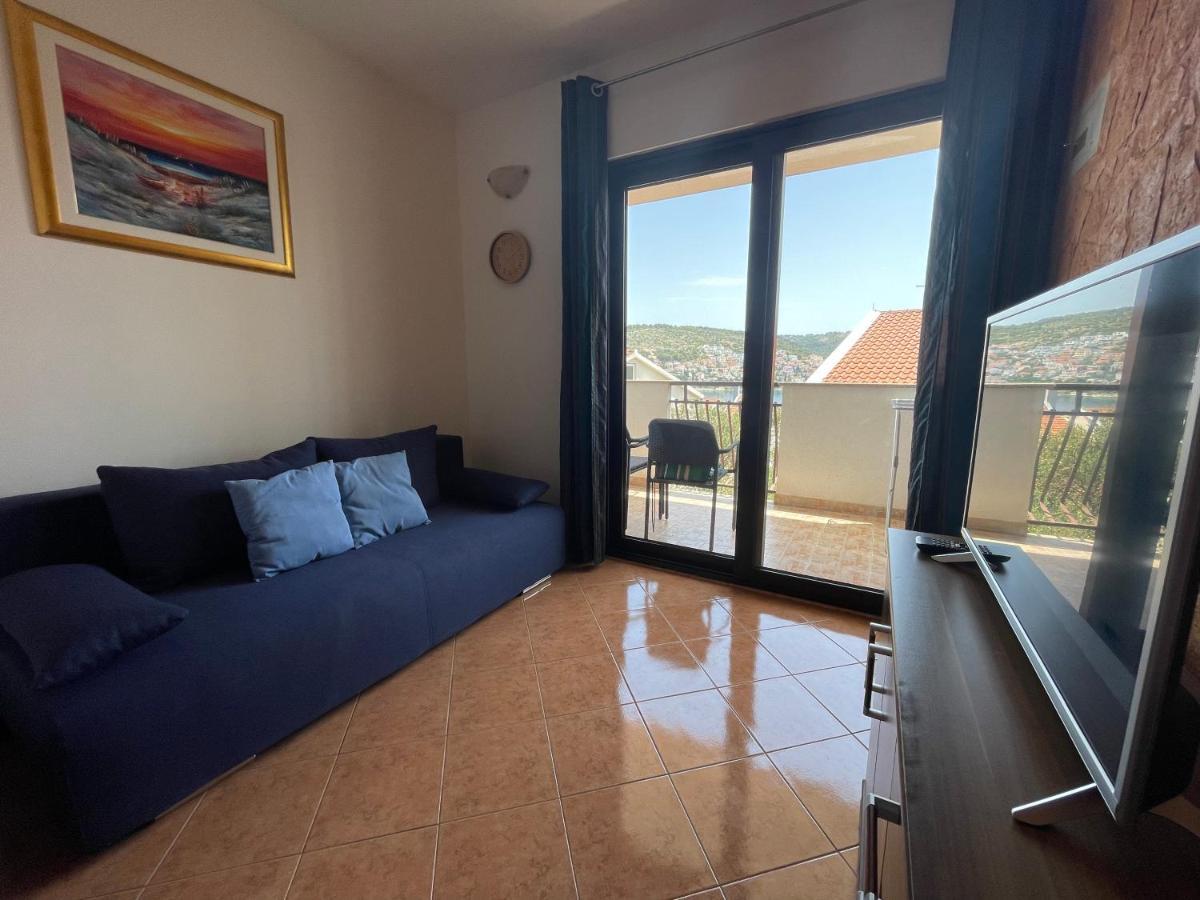 Holiday House Jakasa Трогір Екстер'єр фото