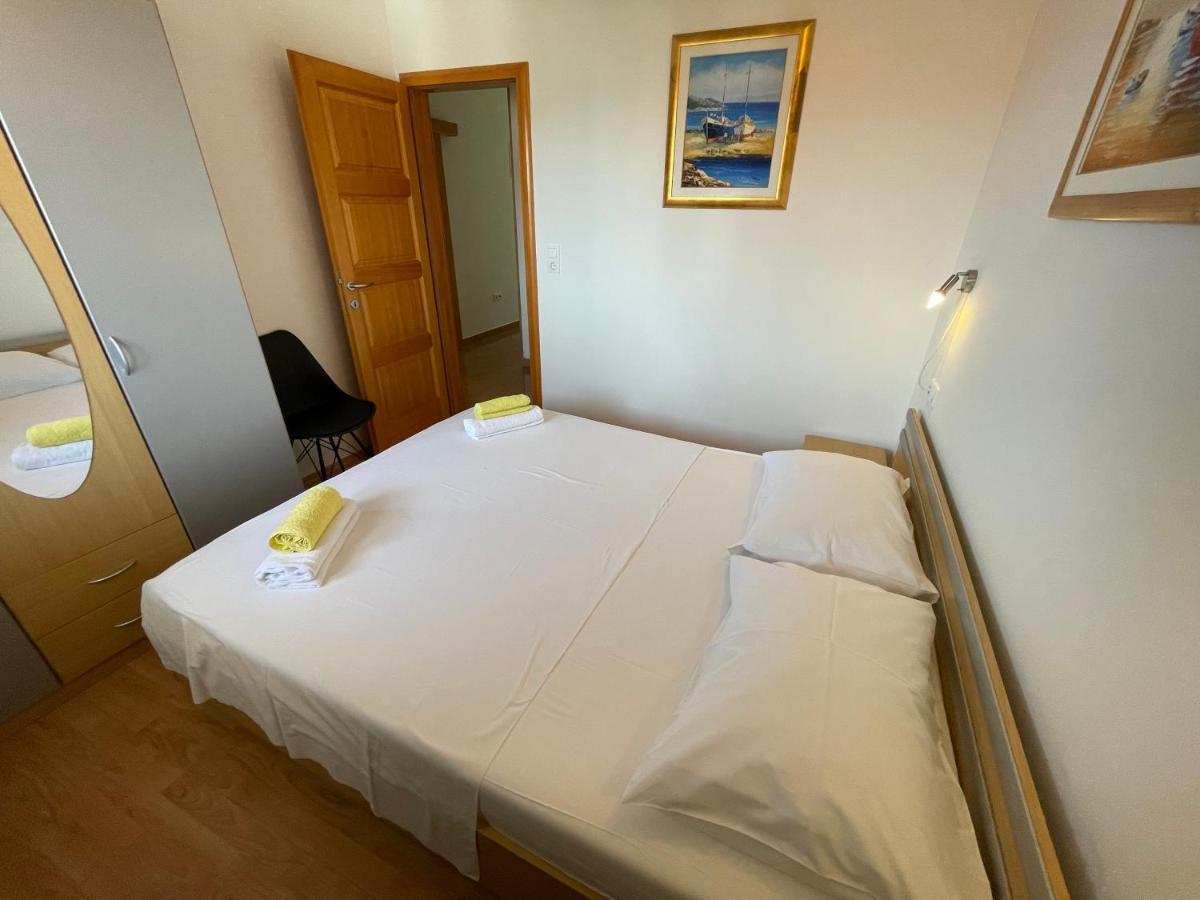 Holiday House Jakasa Трогір Екстер'єр фото