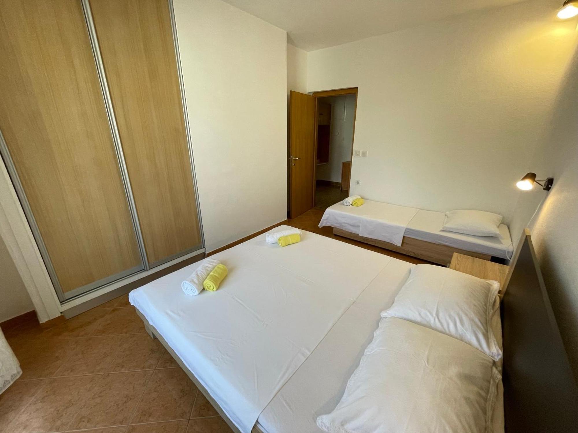 Holiday House Jakasa Трогір Екстер'єр фото