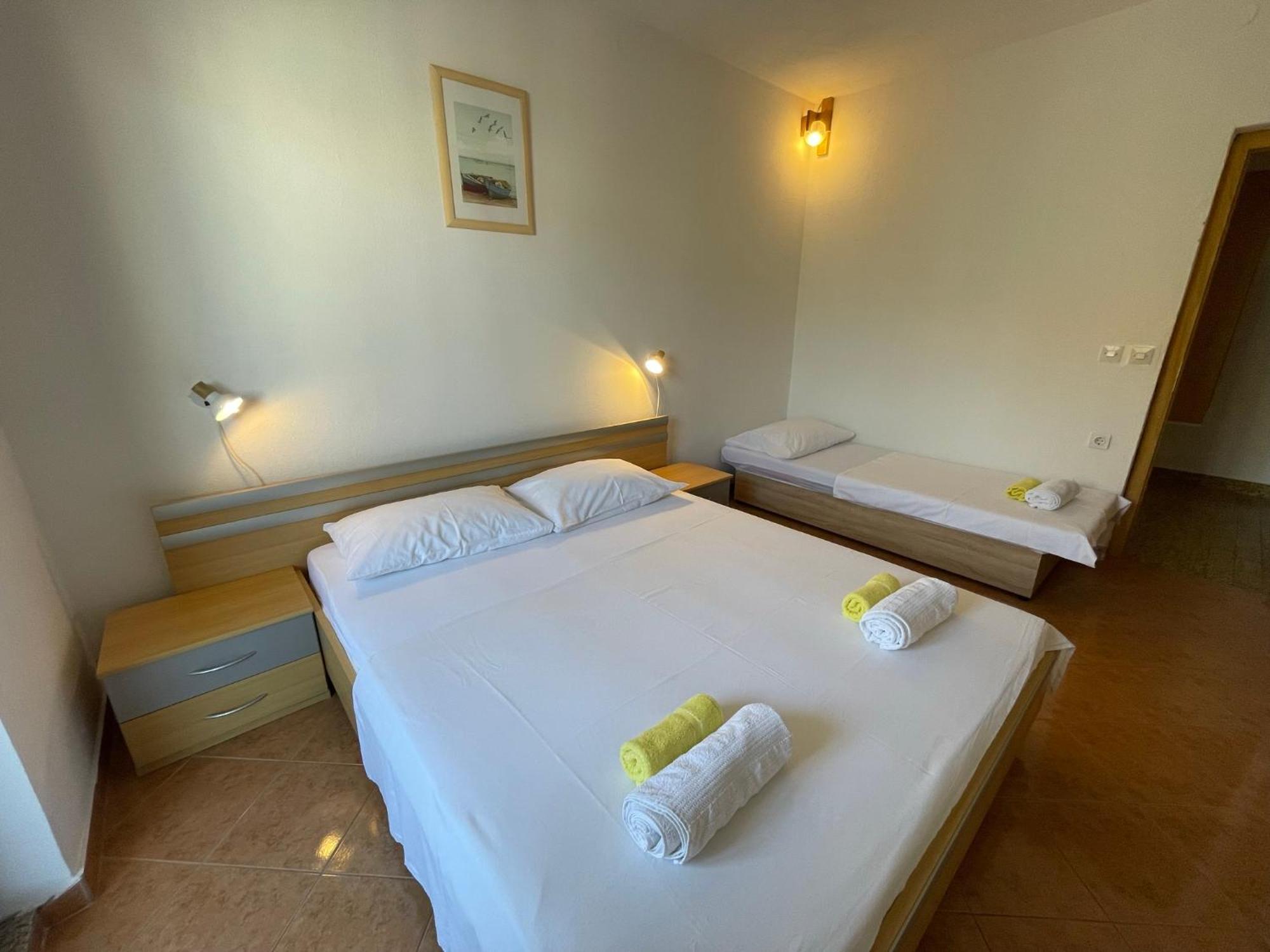 Holiday House Jakasa Трогір Екстер'єр фото