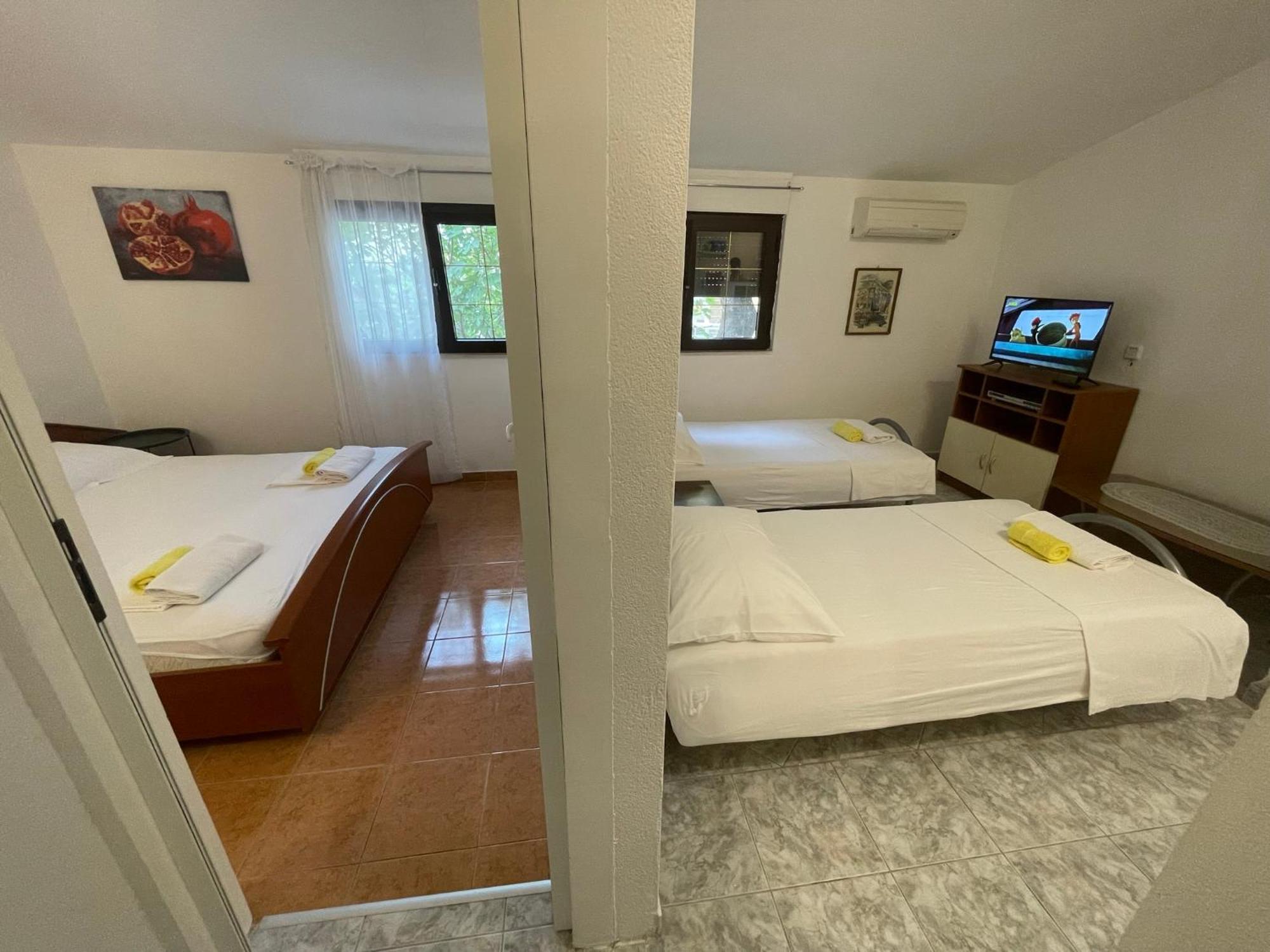 Holiday House Jakasa Трогір Екстер'єр фото